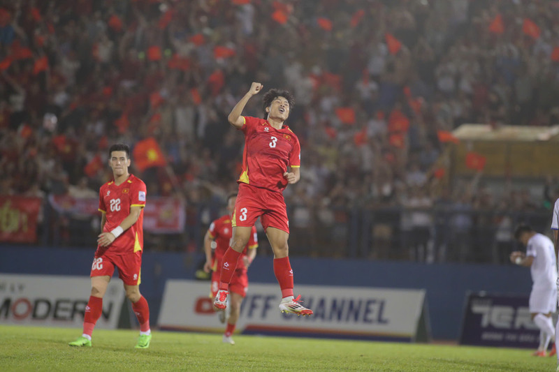 Lúc này, Lào và Nepal đã chính thức bị loại ở vòng loại Asian Cup 2027. Tuyển Việt Nam và Malaysia vẫn đang cạnh tranh gay gắt cho tấm vé đi tiếp duy nhất ở bảng F. 2e19efe5-bacd-4f46-9d6d-70b55f954685.jpg