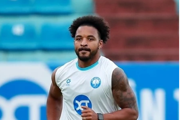 Đáng chú ý, chân sút 28 tuổi thuộc biên chế CLB Thép Xanh Nam Định là đại diện duy nhất của bóng đá Việt Nam góp mặt trong danh sách này. 88887776666.png