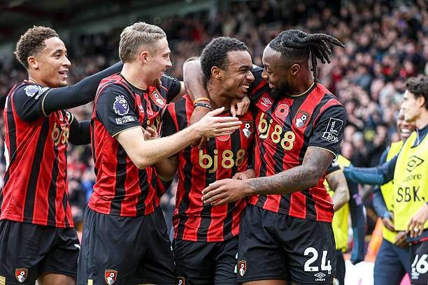 Bournemouth hành quân tới sân Old Trafford với chuỗi 5 trận không thắng và tụt xuống thứ 13. gettyimages-2243438985-612x612-1761877160-646-width612height408.jpg