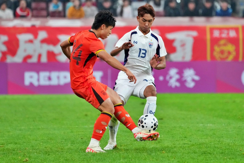 Với trận hòa này, U23 Thái Lan buộc phải giành chiến thắng ở hai lượt trận còn lại để nuôi hy vọng vô địch giải CFA Team China 2026. u23-trung-quoc-u23-thai-lan-1.jpg