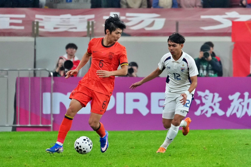 Ở chiều ngược lại, U23 Thái Lan thiếu vắng tới hai cầu thủ quan trọng là trung vệ Wichan Inaram và hậu vệ cánh Oussama Thiangkham. u23-trung-quoc-u23-thai-lan-22.jpg