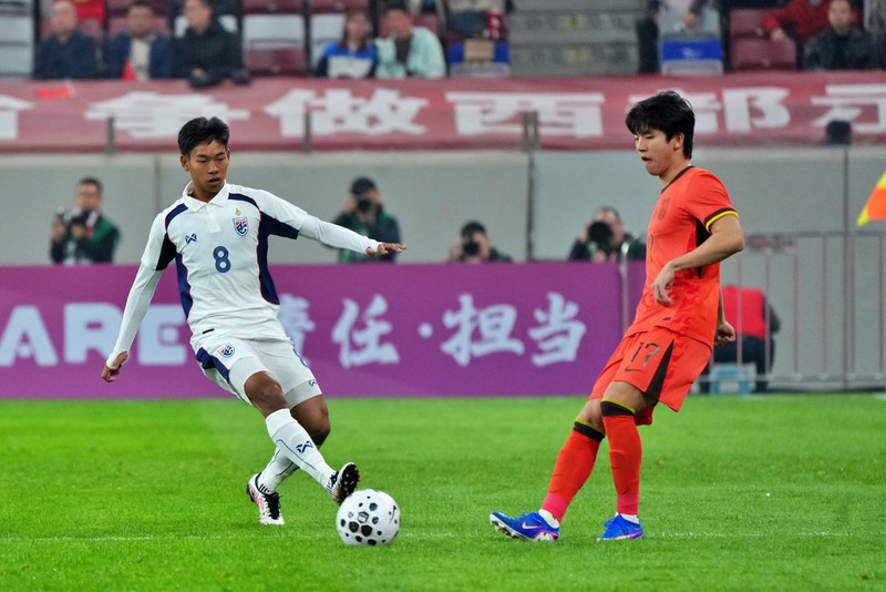 Ở lần tái đấu tới đây, người Thái khát khao có trọn 3 điểm, trong khi U23 Việt Nam cũng buộc phải đánh bại đối thủ để nuôi hy vọng vô địch CFA Team China 2026. u23-trung-quoc-u23-thai-lan-4.jpg