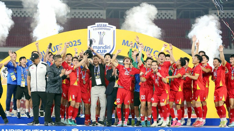 HLV Kim Sang-sik cũng giúp tuyển Việt Nam vô địch U23 Đông Nam Á 2025 với thành tích toàn thắng. image-1.jpg