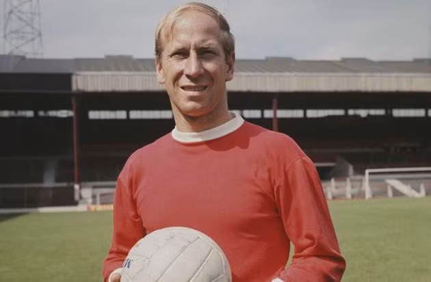 Những ngôi sao huyền thoại của MU trong lịch sử: Sir Bobby Charlton – Quả bóng vàng 1966, George Best – Thiên tài bóng đá, Qủa bóng vàng 1968, Denis Law – “The King”, Qủa bóng vàng 1964. huyen-thoai-bong-da-anh-sir-bobby-charlton-duoc-chan-doan-mac-chung-mat-tri-nho-1-1671126503-939-width630height412.jpg