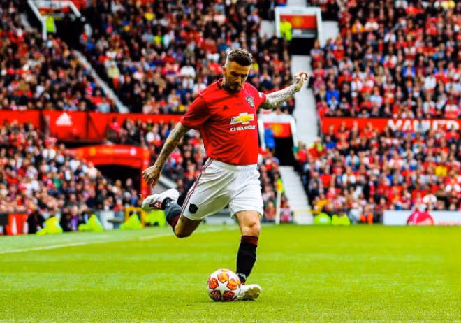 Thế hệ vàng Sir Alex: Ryan Giggs – Ra sân nhiều nhất lịch sử MU, Paul Scholes – Nhạc trưởng tuyến giữa, David Beckham – Ngôi sao toàn cầu… huyen-thoai-mu-de-bep-bayern-beckham-tat-bong-mu4-1558892733-231-width660height462.jpg