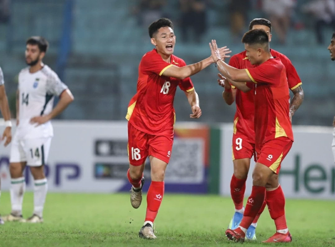 3 bàn thắng của đội tuyển Việt Nam được ghi vào lưới của Bangladesh trong hiệp đấu đầu tiên lần lượt do công của Tuấn Hải, Xuân Mạnh và Hai Long. 00000000000000000000.png