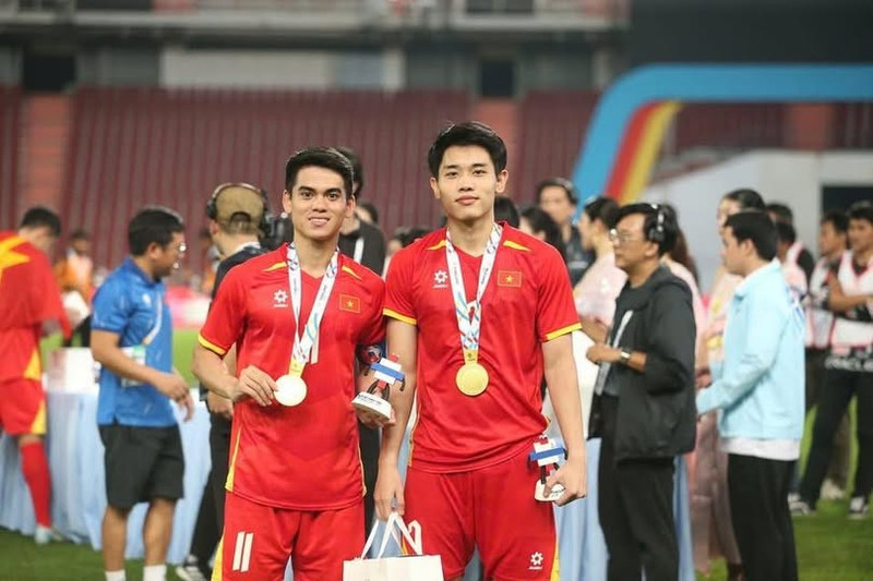 Đình Bắc thi đấu tuyệt hay ở giải U23 Đông Nam Á 2025 và SEA Games 33 và vòng loại U23 châu Á trong màu áo đội tuyển trẻ Việt Nam. 599463367-1283318047158254-2770945564986875020-n.jpg