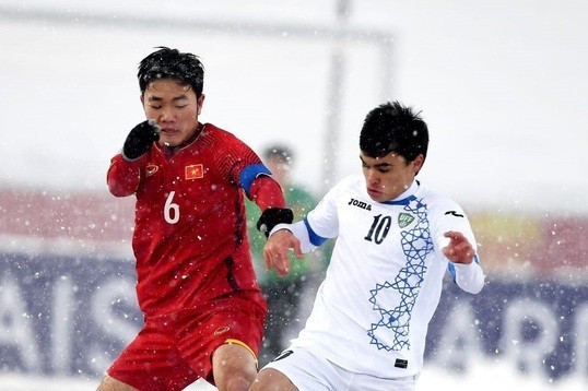 Lương Xuân Trường là học viên khóa I của học viện Hoàng Anh Gia Lai–Arsenal JMG và được đôn lên đội một Hoàng Anh Gia Lai vào năm 2015. image-2.jpg