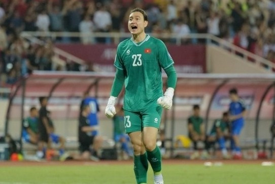 Trước đó, thời điểm đạt đỉnh cao phong độ trong màu áo CLB Quy Nhơn United, Văn Lâm từng được định giá tới 300 nghìn euro. i1-thethaovnecdnnet-2024-08-13-a7523b39878c27d27e9d-171769020-3184-2968-1723528114.jpg