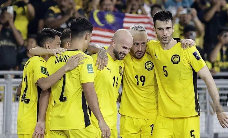 Cách đây ít tháng, FIFA phạt liên đoàn bóng đá Malaysia 350 nghìn franc Thụy Sĩ và "treo giò" 7 tuyển thủ vi phạm trong thời hạn 12 tháng. 88888888888888888.png