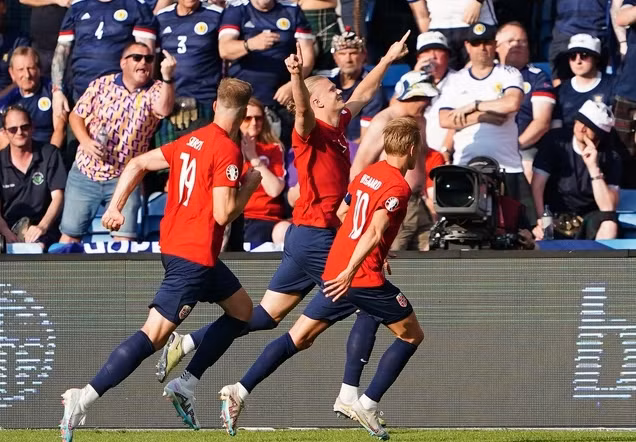 Đây cũng là lần đầu tiên sau gần ba thập kỷ, đội tuyển Na Uy góp mặt trở lại ở một vòng chung kết World Cup. 0998877766.png