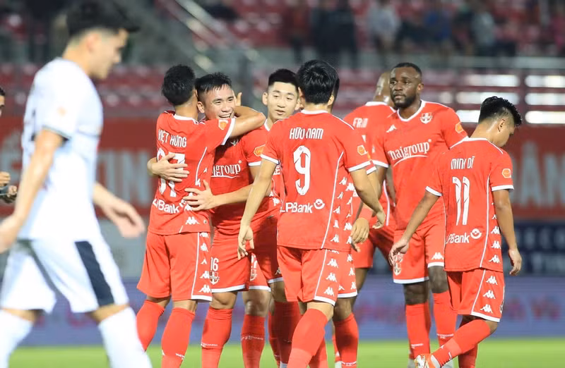 Hải Phòng FC đang xếp ở vị trí thứ 3 với 20 điểm, ghi 22 bàn, thủng 14 bàn. hai-phong-da-nang-4-2250.jpg