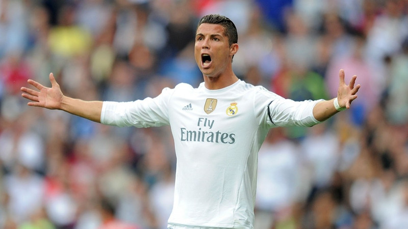 Tiền đạo người Bồ cũng là cầu thủ đầu tiên ghi bàn trong 3 trận chung kết Champions League. ronaldo-17.jpg