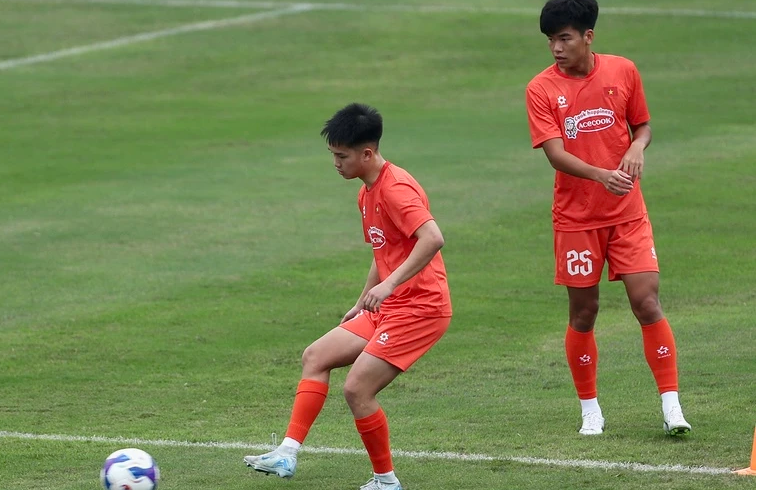 Vị trí sở trường của cầu thủ này là tiền vệ cánh nhưng khi cần, Andrej Nguyễn An Khánh có thể chơi tốt trong vai trò tiền vệ tấn công hoặc tiền vệ trung tâm. 88765655.png