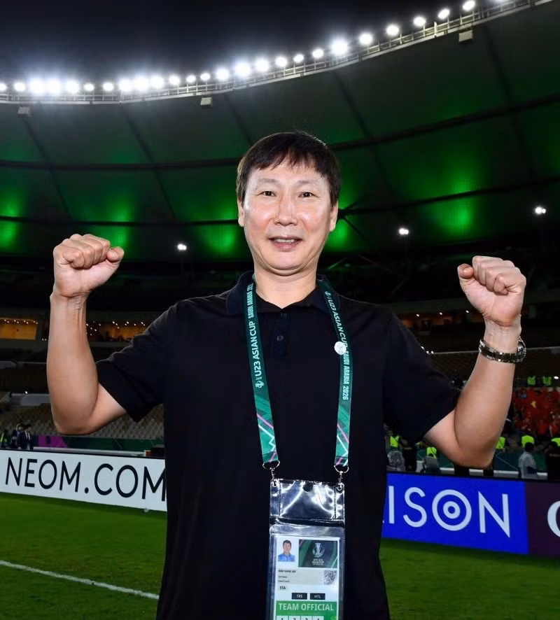 Lúc này, HLV Kim Sang-sik chắc chắn đang rất hài lòng với hàng thủ khi cả vị trí thủ môn và trung vệ của tuyển Việt Nam đều rất nhiều tài năng. 615435251-1213342714332973-4443710915380997327-n-696b4a318ea43.jpg