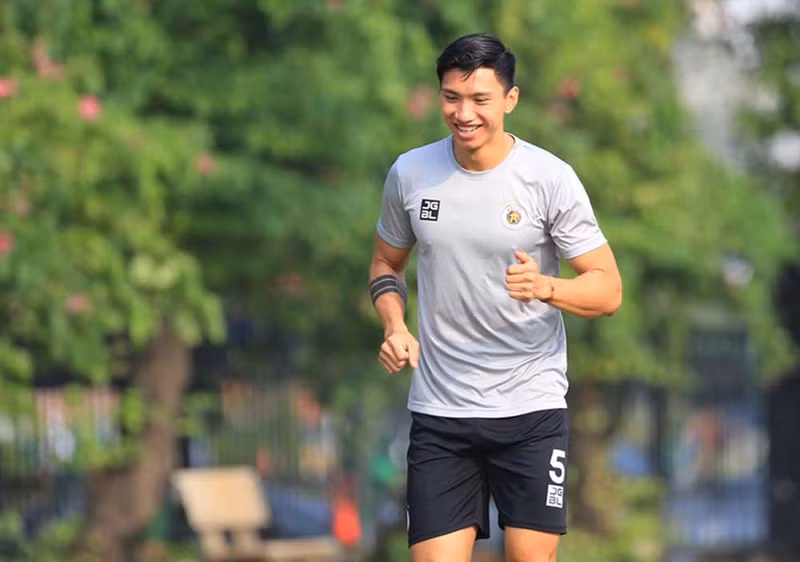 Ở các buổi tập gần đây của câu lạc bộ Công an Hà Nội, Đoàn Văn Hậu đã trở lại tập luyện rất tích cực. 20201202071407-20.jpg