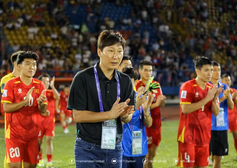 Nhưng đội cũng có niềm tin, vì trước khi dự SEA Games, đội đã đá giao hữu tại Trung Quốc và thi đấu tốt trước Hàn Quốc, Trung Quốc, Uzbekistan. Tôi tin Việt Nam đủ khả năng để chơi tốt ở giải U23 châu Á. euro5267.jpg