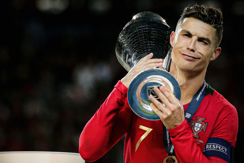 Pique mô tả sự toàn diện của Cr7: “Anh ấy có tất cả,từ sút chân phải, sút chân trái, khả năng chơi bóng bổng, đá phạt đền, đá phạt trực tiếp, sức mạnh tới tốc độ… mọi thứ. Anh ấy có 1 thể chất lý tưởng”. image.jpg
