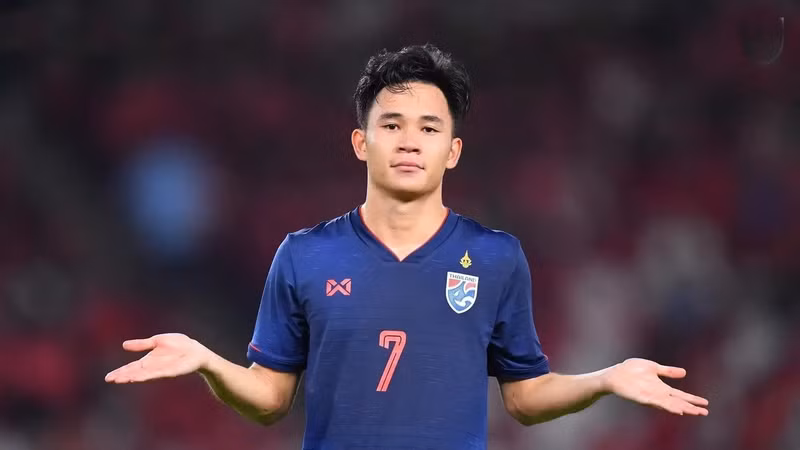 Trước truyền thông, tiền đạo Supachok Sarachat – cầu thủ đang thi đấu tại J2 League trong màu áo Hokkaido Consadole Sapporo tỏ ra rất quyết tâm. img-4540-2366-0.jpg