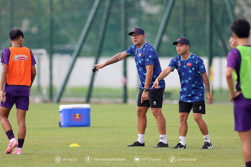 Đặc biệt, HLV Cristiano Roland đã dẫn dắt U16 Việt Nam đánh bại U16 Nhật Bản và U16 Uzbekistan tại U16 Peace Cup 2024. ht5d9058.jpg