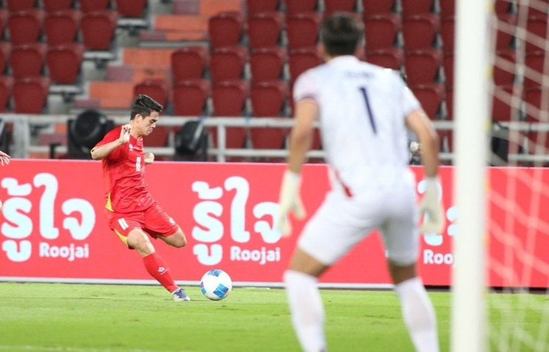 Sau 10 phút bị ép sân, U22 Việt Nam dần lấy lại thế trận và có nhiều tình huống lên bóng đáng chú ý. u22-viet-nam-vs-u22-tha-lan-2-3118.jpg