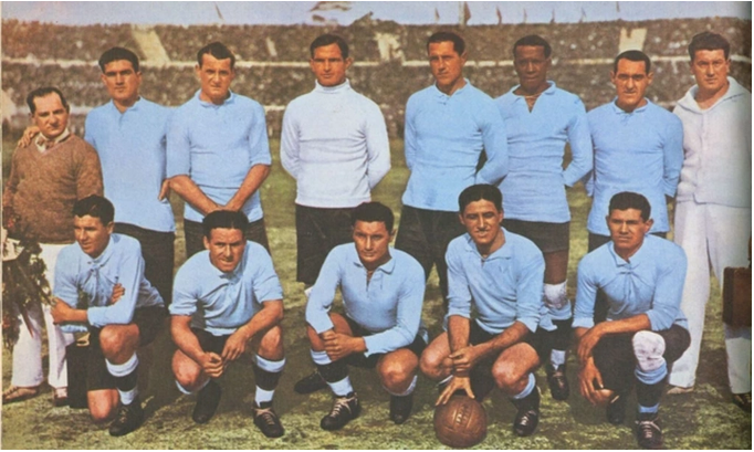 World Cup lần đầu tiên diễn ra vào năm 1930 tại Uruguay. Giải đấu này được tổ chức từ ngày 13/ 7 đến ngày 30/7, với 13 đội bóng tham dự và đội chủ nhà Uruguay đã trở thành nhà vô địch đầu tiên. 77776666888.png