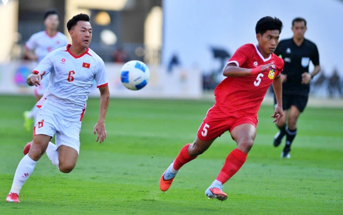 Dù bị đánh giá thấp hơn U22 Việt Nam, nhưng U22 Lào thi đấu rất tự tin, chủ động áp sát khiến cho đối thủ không có nhiều khoảng trống để tấn công. 000000000.png