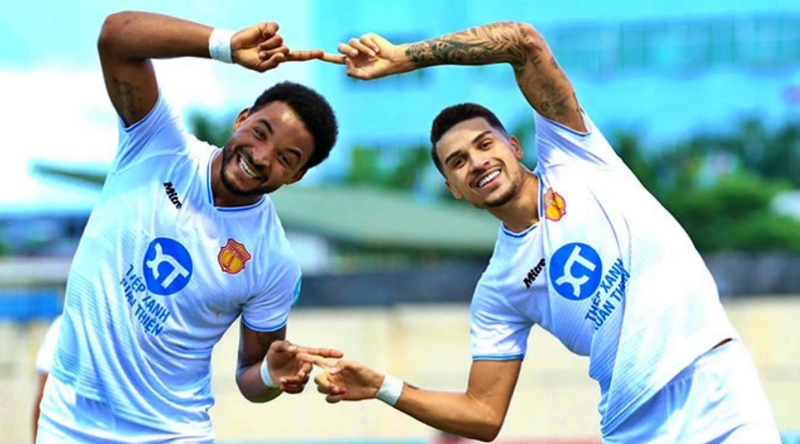 Ngoài ra, một loạt cầu thủ ngoại chất lượng ở V-League đã được nhập tịch và được quy hoạch cho mục tiêu giúp bóng đá Việt Nam sớm dự World Cup. 8888888888888-2416.png