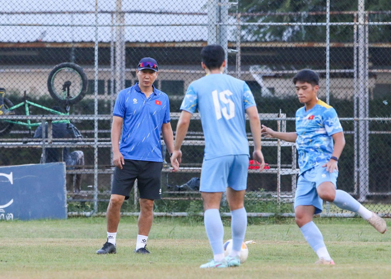 Chat GPT cho rằng, lối chơi kỷ luật của Việt Nam có thể khai thác sơ hở từ phòng ngự của Thái Lan và đoạt Huy chương vàng SEA Games. z7333425982655-2c8b69206c2e033fe2b70b6e725fe8b3-1536x1098.jpg