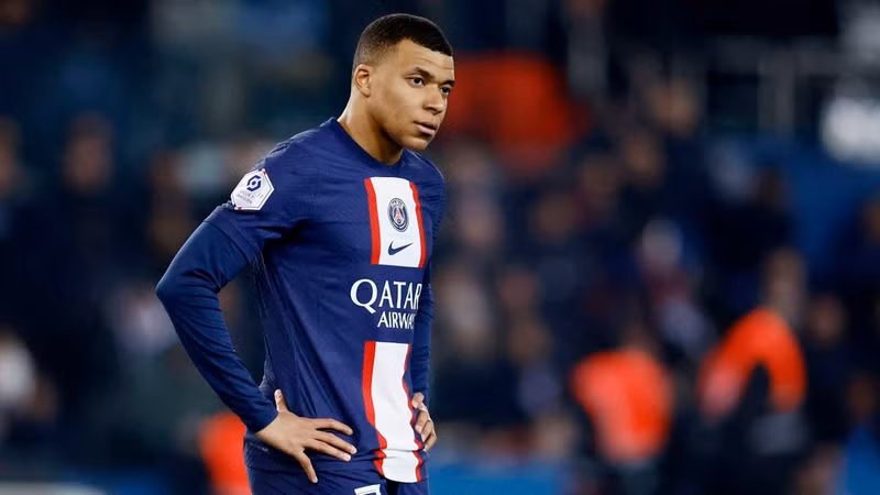 Thời mới nổi, Mbappe có được 16 bàn thắng cho Monaco sau 41 lần thi đấu chính thức. mbappe-psg-7491.jpg