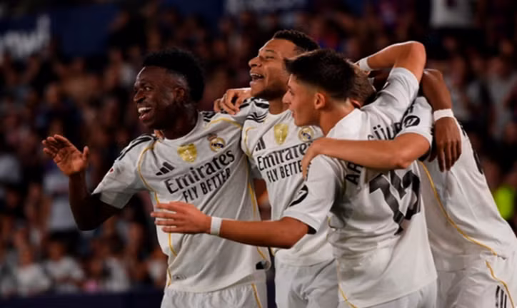 Trong hành trình tiến vào tứ kết, Real Madrid đã khẳng định bản lĩnh của "nhà vua" châu Âu khi vượt qua loạt đối thủ sừng sỏ tại vòng knock-out. 0000000000000000000000000000-5213.png