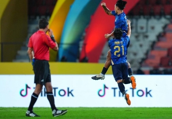 U22 Việt Nam sẽ so tài với U22 Thái Lan ở trận tranh huy chương Vàng Đại hội thể thao Đông Nam Á 2025, đối thủ vừa đánh bại Malaysia ở vòng bán kết. 598438348-1401509047996595-3415955946320785738-n-69400cd9e31b8.jpg