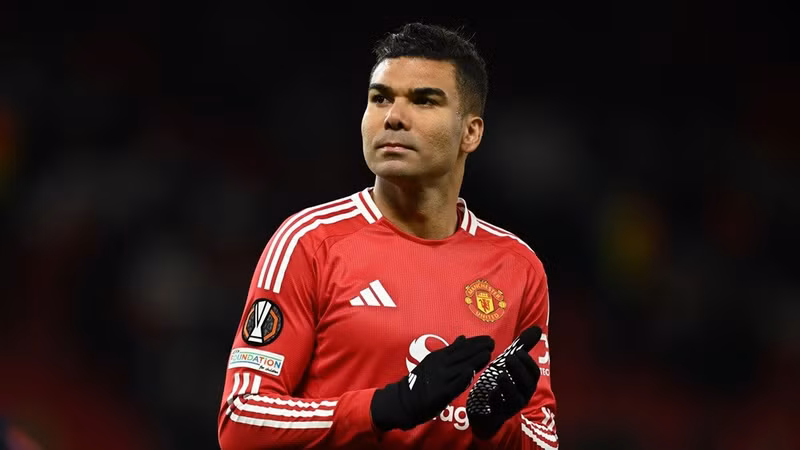 Lúc này, đội chủ sân Old Trafford cũng đang có kế hoạch chiêu mộ cầu thủ thay thế Casemiro. Ảnh: Internet. casemiro-1-1354.jpg
