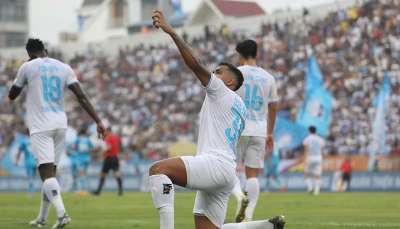 Dưới thời ông Việt, Nam Định FC đã giành 2 chức vô địch liên tiếp (2023/24 và 2024/25) và trở thành hiện tượng của bóng đá Việt Nam 2 năm qua. 099877.png