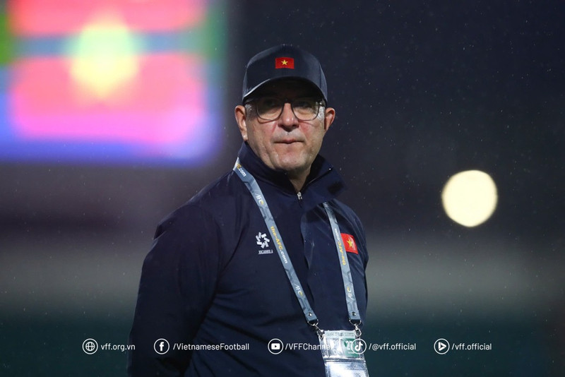 Trước đó, HLV Roland cũng dẫn dắt U17 Hà Nội giành chức vô địch U17 Quốc gia 2 năm liên tiếp. img-20241027-220839.jpg