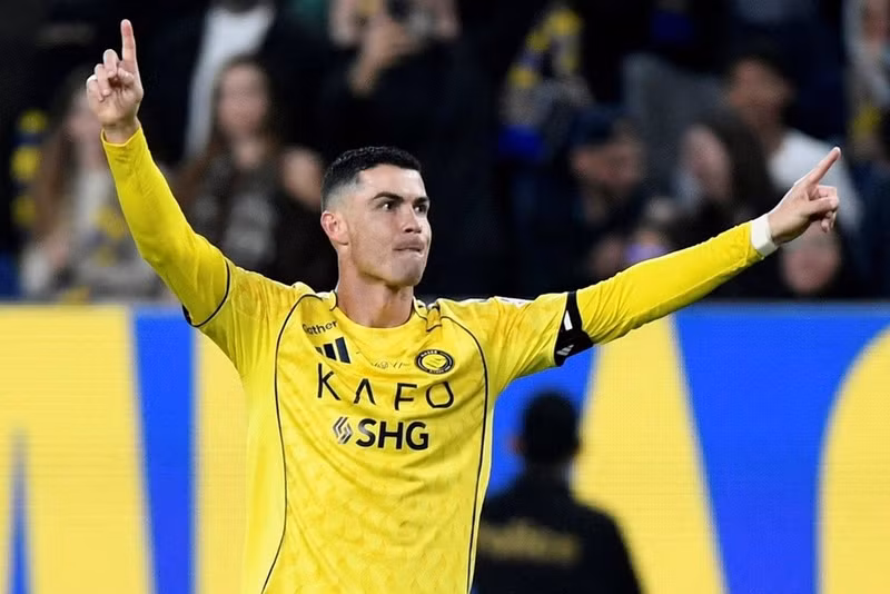 Nguồn tin này cho biết Cr7 đã chỉ đạo người đại diện chủ động chào mời Inter Miami, và chấp nhận mức lương thấp hơn đáng kể so với thu nhập hiện tại ở Ả Rập Xê Út để thi đấu cùng Messi. 2025-12-29t041743z-940155337-rc24piaivhko-rtrmadp-3-soccer-ronaldo-1.jpg