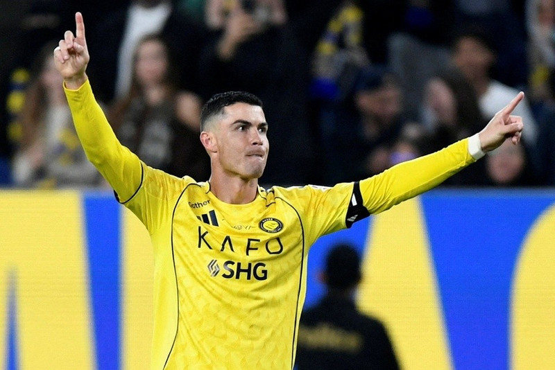 Nguồn tin này cho biết Cr7 đã chỉ đạo người đại diện chủ động chào mời Inter Miami, và chấp nhận mức lương thấp hơn đáng kể so với thu nhập hiện tại ở Ả Rập Xê Út để thi đấu cùng Messi. 2025-12-29t041743z-940155337-rc24piaivhko-rtrmadp-3-soccer-ronaldo-1.jpg