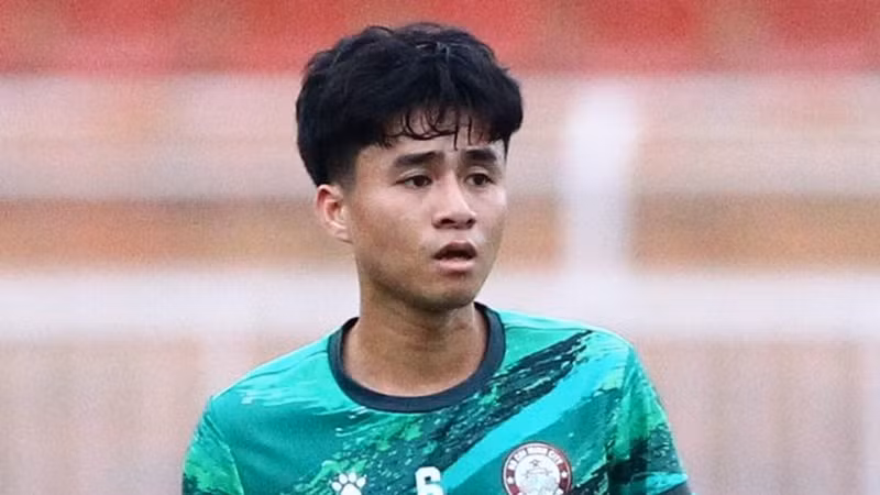 Ngược lại, cả Thanh Hậu và Lê Đình Long Vũ đều mất hút trong làng bóng đá Việt Nam trong nhiều năm qua. phan-thanh-hau.jpg