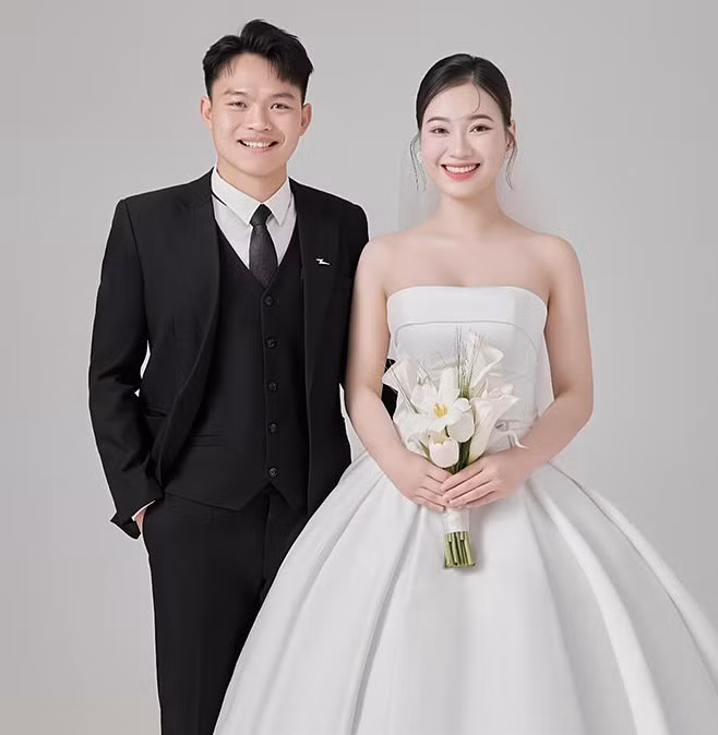 Hiện tại, Nguyễn Linh cũng đang giảng dạy tại một trường trung học cơ sở tại Nghệ An. 1742797800-cuog2-1514-6145-6455-width658height674.jpg