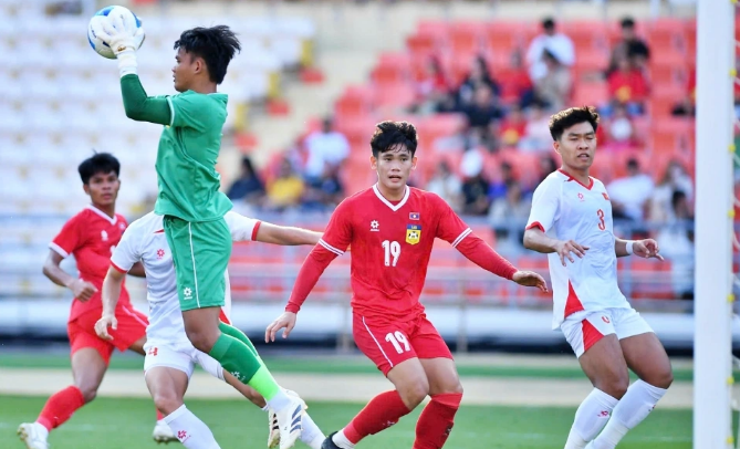 U22 Việt Nam liên tục thay đổi phương án tấn công nhằm sớm có bàn thắng mở tỷ số trước U22 Lào. Tuy vậy, Công Phương và các đồng đội không dễ sút tung lưới đối thủ. 9999.png