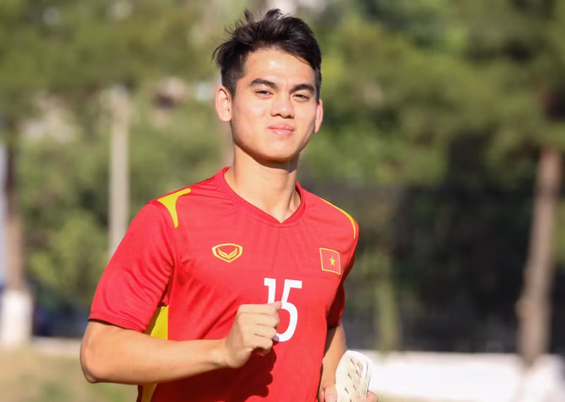 Chia sẻ sau trận đấu, Khuất Văn Khang của U22 Việt Nam cho hay: “Cảm ơn người hâm mộ bóng đá Việt Nam đã luôn đồng hành và ủng hộ U22 Việt Nam trong suốt thời gian vừa qua. Hôm nay mọi người đã chiến đấu hết mình và em đang cảm thấy rất hạnh phúc”. van-khang-1344.jpg