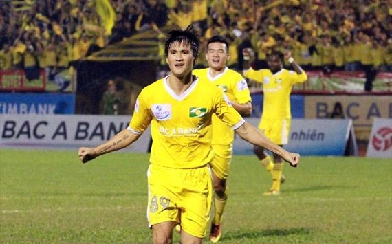 Công Vinh ghi tới 49 bàn cho Sông Lam Nghệ An giai đoạn 2002–2008, ghi 26 bàn cho Hà Nội T&T giai đoạn 2009–2011. cv.jpg