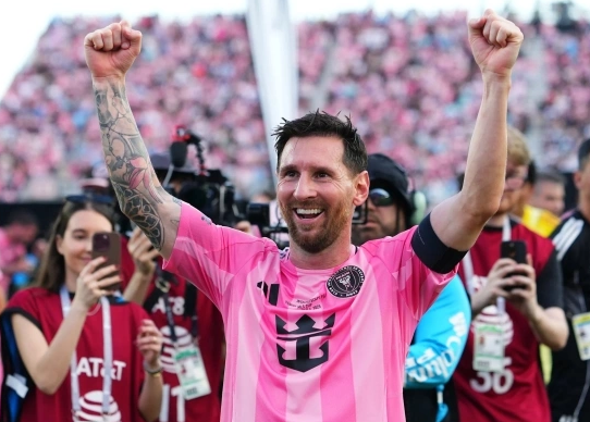 Với hợp đồng mới, Lionel Messi có thể thi đấu chuyên nghiệp đến mùa 2028, tức năm anh 41 tuổi. 888888888888-7035.png