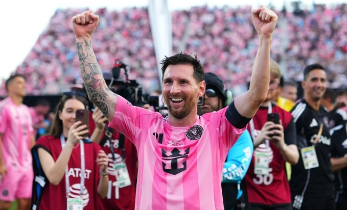 Phong độ này giúp Messi giành 3 danh hiệu Cầu thủ hay nhất tháng và 6 giải Cầu thủ hay nhất vòng đấu, lập kỷ lục mới của giải. 888888888888.png