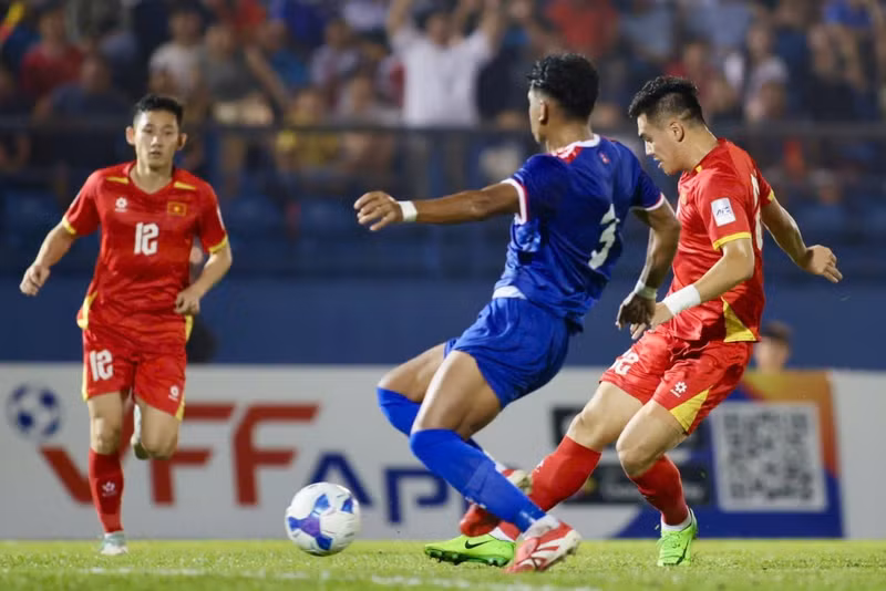 Một số người bị giảm giá trị chuyển nhượng, mất thu nhập và bị gián đoạn hợp đồng trong thời gian treo giò. 2-znews.jpg