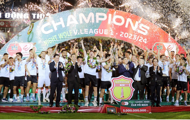 Gần đây Nam Định vô địch V-League 2023/24 và tiếp tục bảo vệ thành công ngôi vô địch 2024/25. 99877665555.png