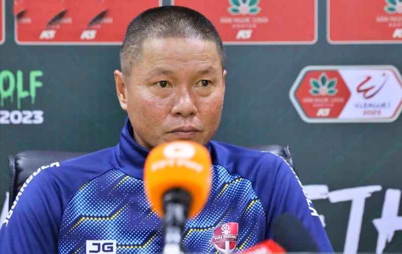 Mặc dù giành chiến thắng với tỷ số cách biệt trước Đà Nẵng, HLV Chu Đình Nghiêm tỏ ra khá khiêm tốn. 7766544.png