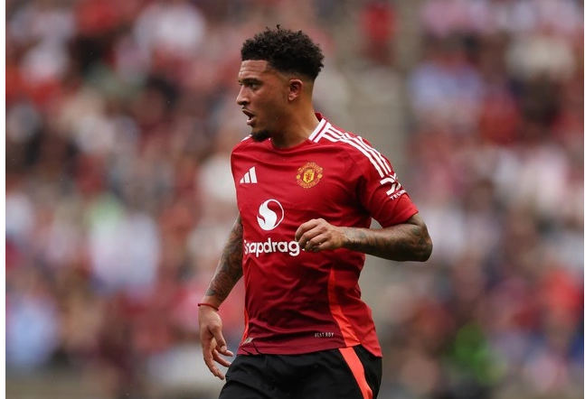 Jadon Sancho nhiều khả năng sẽ rời đi vào tháng 6 năm 2026, giúp Man United giảm được 250.000 bảng/tuần tiền lương của cầu thủ này. 88888888888888.png