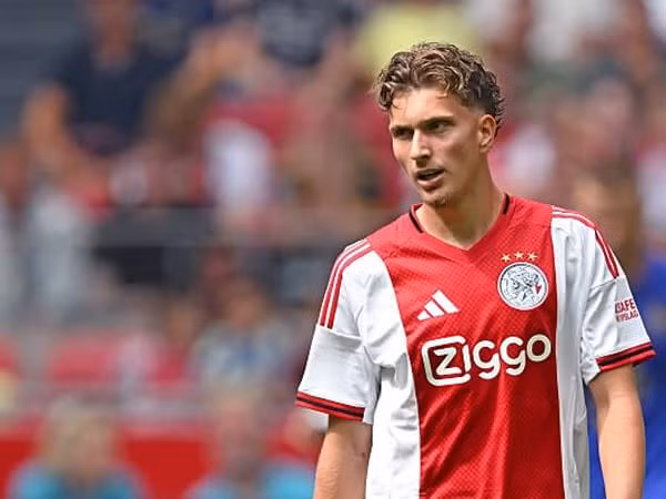 Godts là mẫu cầu thủ trẻ giàu triển vọng và hoàn toàn có thể phát triển thành một ngôi sao tấn công hàng đầu tại Man United. dekati-mika-godts-napoli-jalin-negosiasi-awal-dengan-ajax-9wg1.jpg