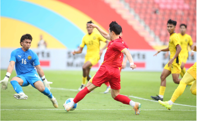 Theo đó, tiền đạo gốc Nghệ ra sân tới 44 trận đấu ở mọi cấp độ đội tuyển, thuộc nhóm cầu thủ U23 Việt Nam thi đấu nhiều nhất trong năm. 000000009999999999999999.png